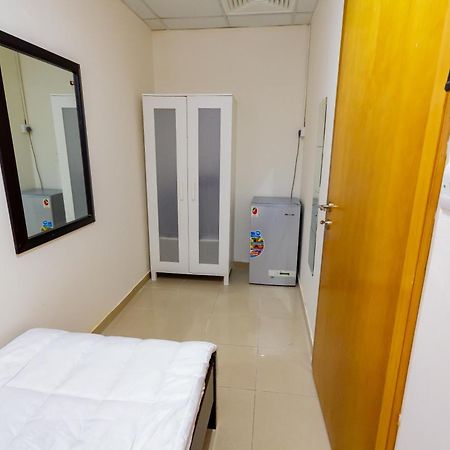 Small Budget Rooms For 'Girls' Only In Dubai, Marina מראה חיצוני תמונה