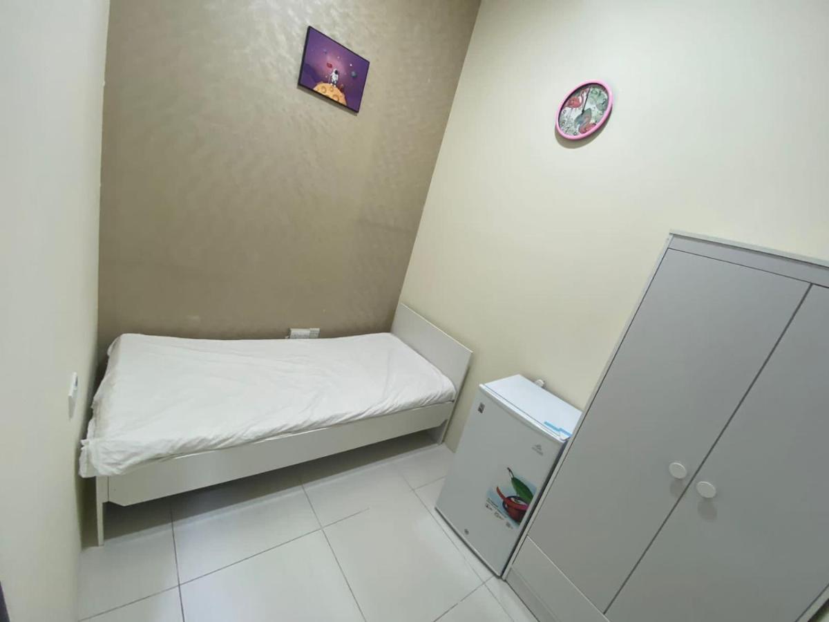 Small Budget Rooms For 'Girls' Only In Dubai, Marina מראה חיצוני תמונה