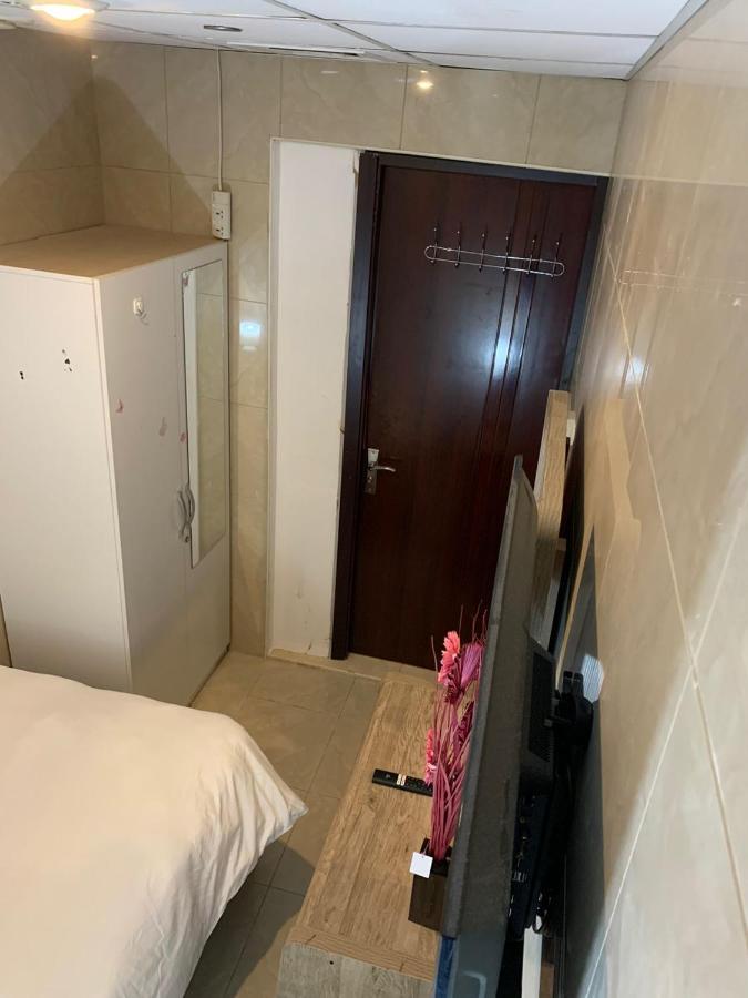 Small Budget Rooms For 'Girls' Only In Dubai, Marina מראה חיצוני תמונה