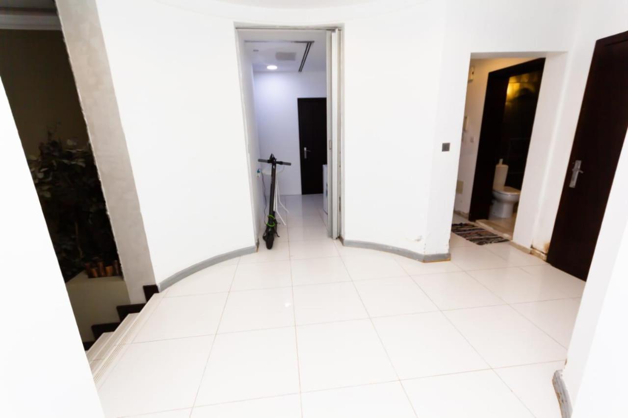 Small Budget Rooms For 'Girls' Only In Dubai, Marina מראה חיצוני תמונה