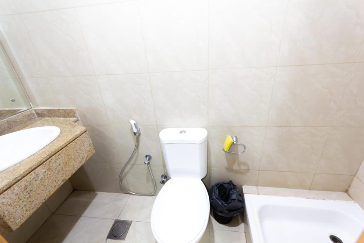 Small Budget Rooms For 'Girls' Only In Dubai, Marina מראה חיצוני תמונה