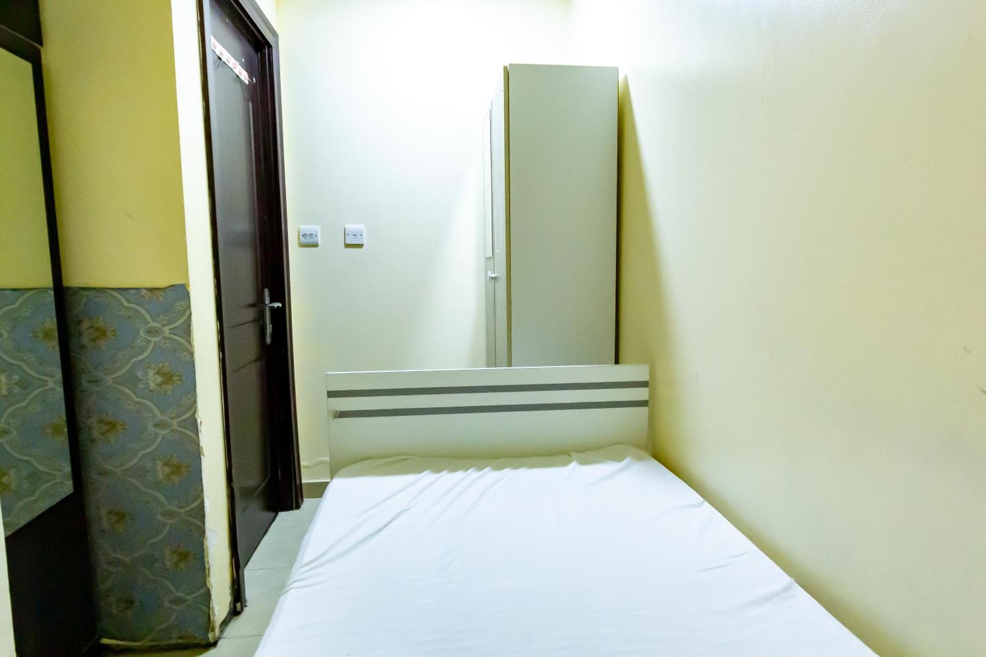 Small Budget Rooms For 'Girls' Only In Dubai, Marina מראה חיצוני תמונה