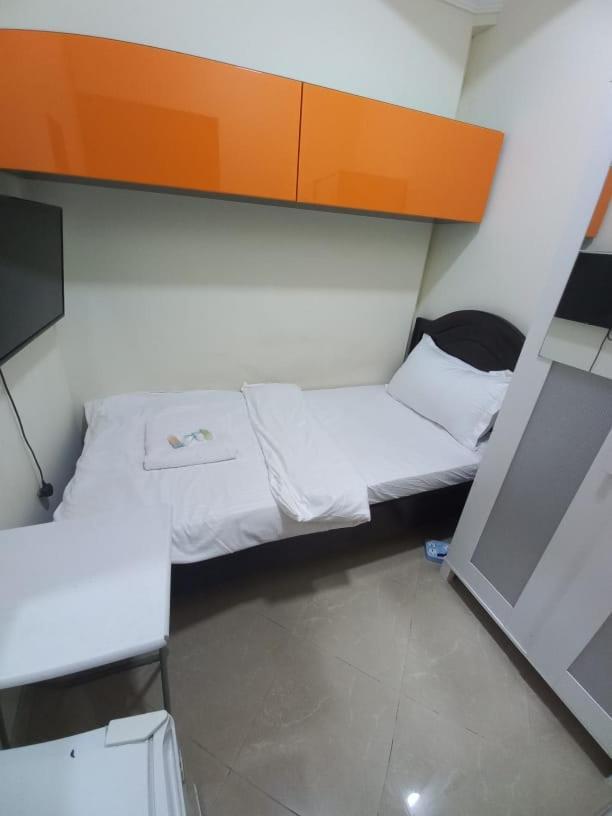 Small Budget Rooms For 'Girls' Only In Dubai, Marina מראה חיצוני תמונה