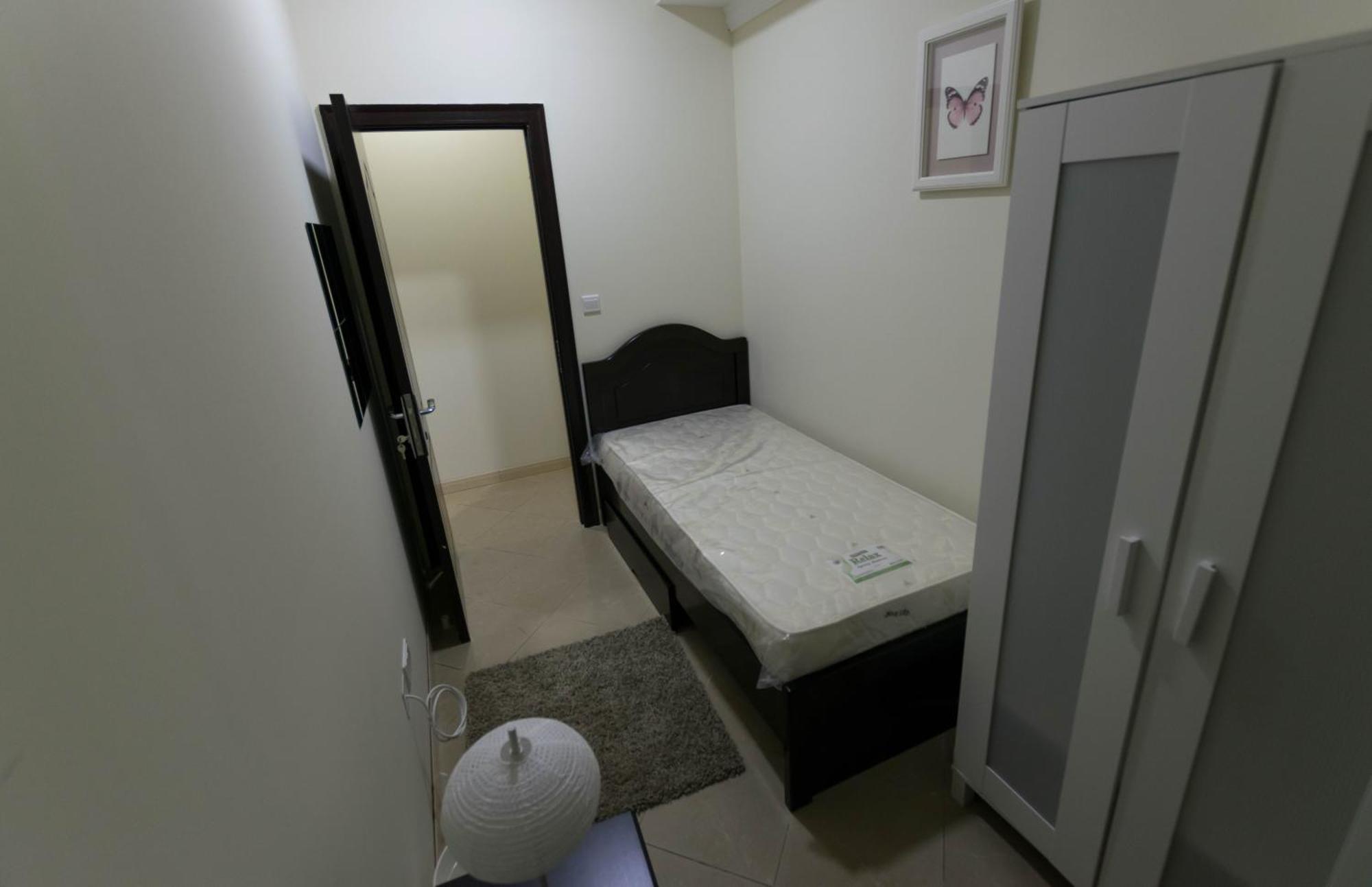 Small Budget Rooms For 'Girls' Only In Dubai, Marina מראה חיצוני תמונה