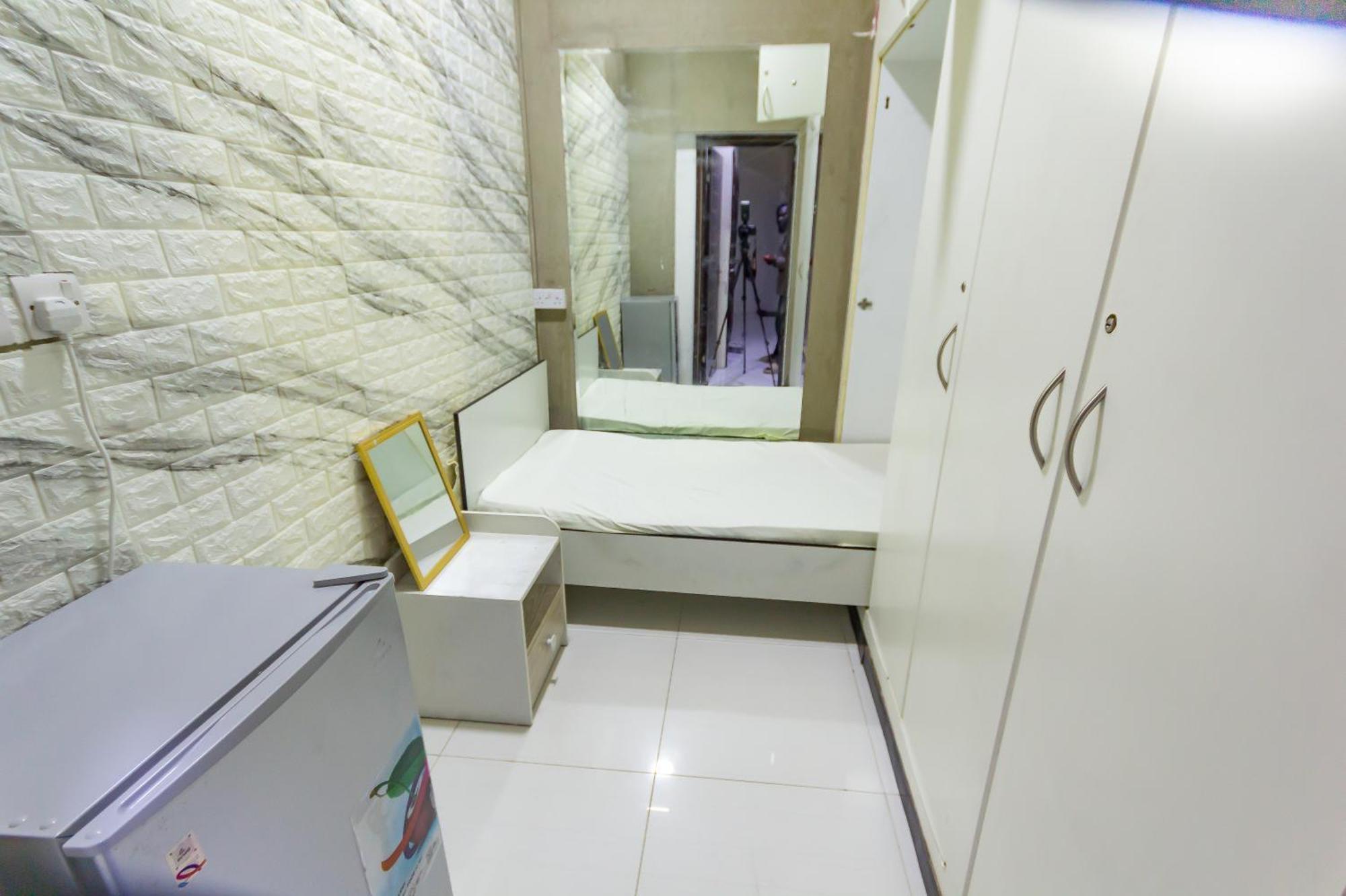 Small Budget Rooms For 'Girls' Only In Dubai, Marina מראה חיצוני תמונה