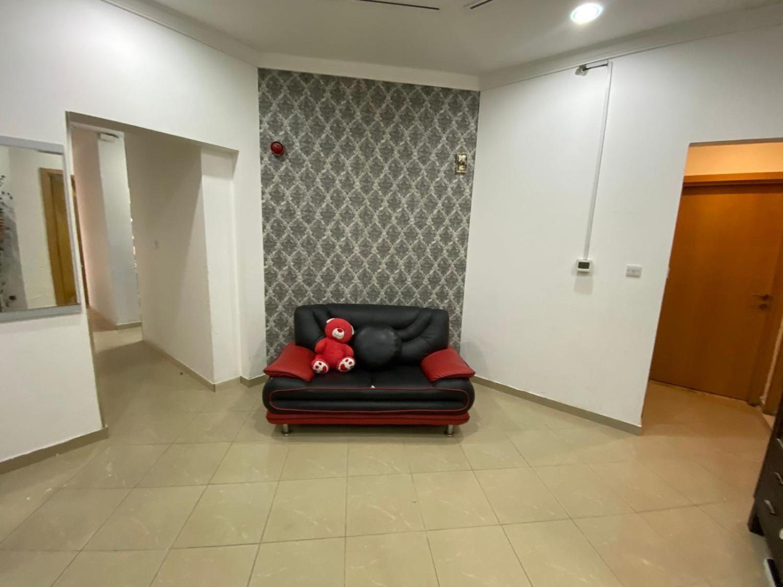 Small Budget Rooms For 'Girls' Only In Dubai, Marina מראה חיצוני תמונה