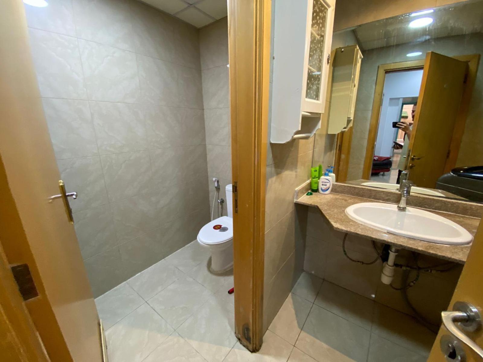 Small Budget Rooms For 'Girls' Only In Dubai, Marina מראה חיצוני תמונה