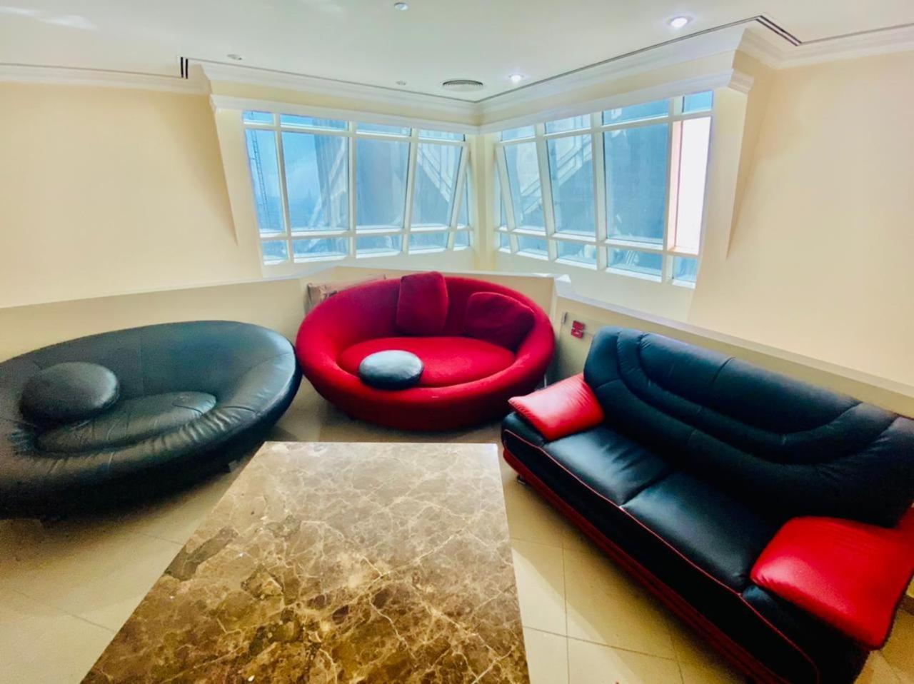 Small Budget Rooms For 'Girls' Only In Dubai, Marina מראה חיצוני תמונה