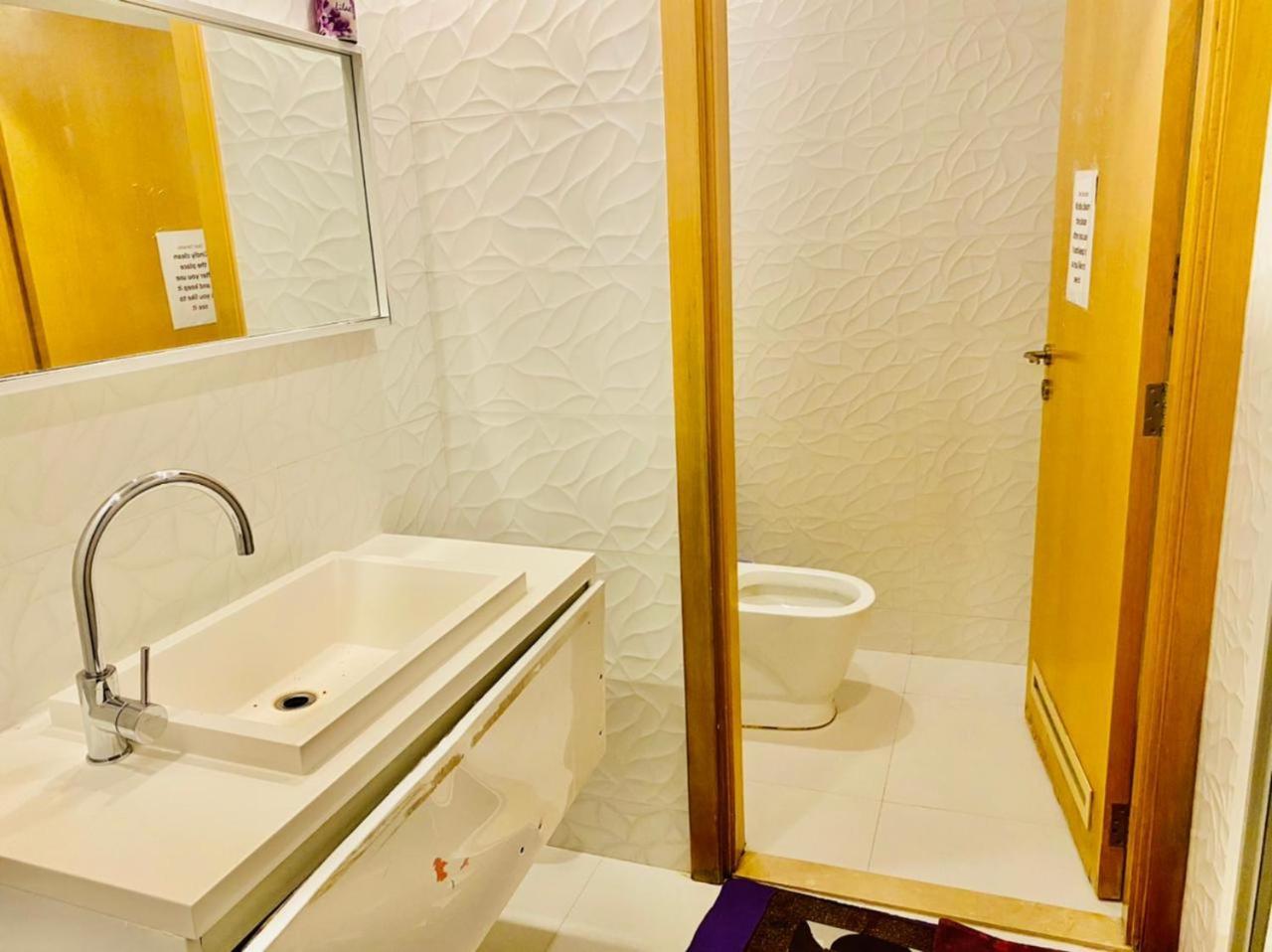 Small Budget Rooms For 'Girls' Only In Dubai, Marina מראה חיצוני תמונה