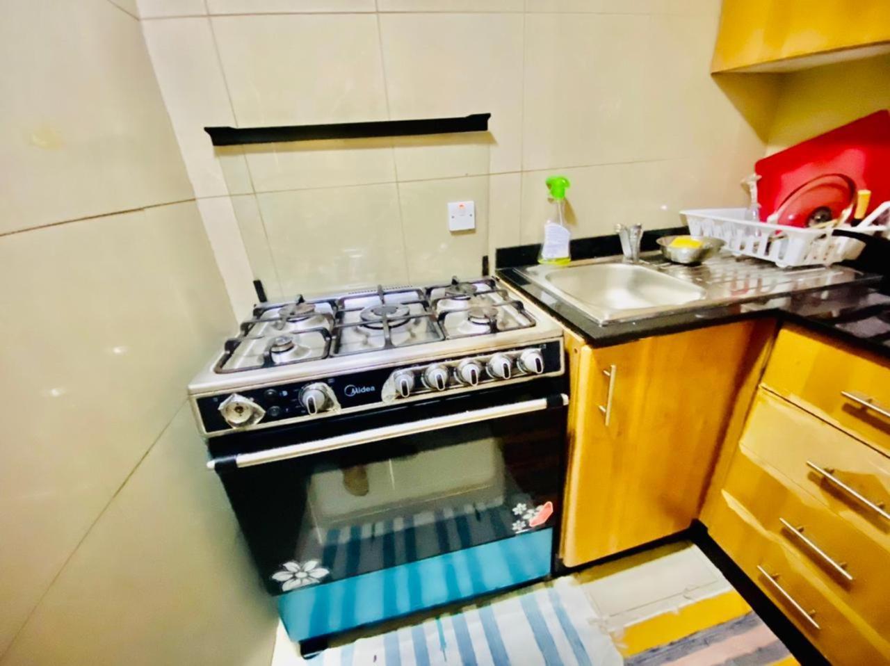 Small Budget Rooms For 'Girls' Only In Dubai, Marina מראה חיצוני תמונה