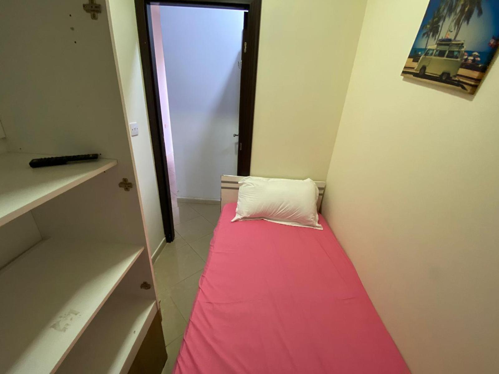 Small Budget Rooms For 'Girls' Only In Dubai, Marina מראה חיצוני תמונה