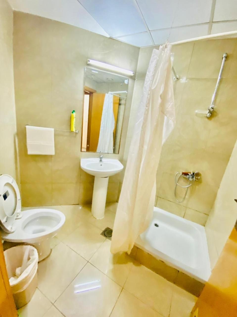 Small Budget Rooms For 'Girls' Only In Dubai, Marina מראה חיצוני תמונה