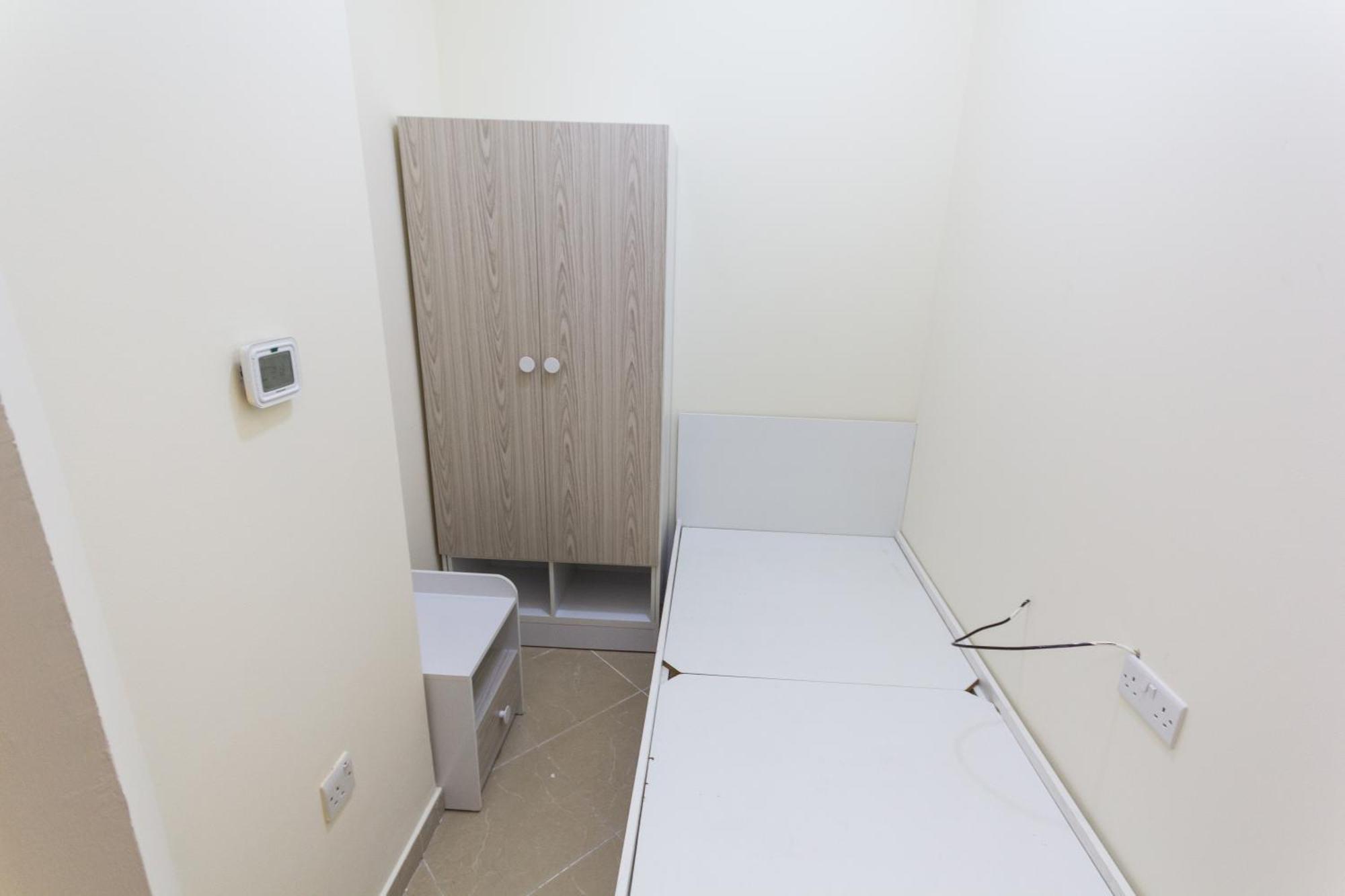 Small Budget Rooms For 'Girls' Only In Dubai, Marina מראה חיצוני תמונה